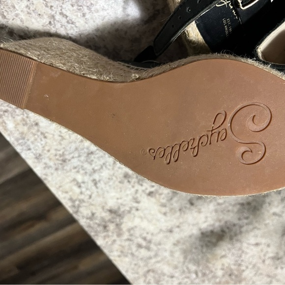 Beautiful size 7 Seychelles! Barely worn purchased at a boutique in Banff - Picture 3 of 5